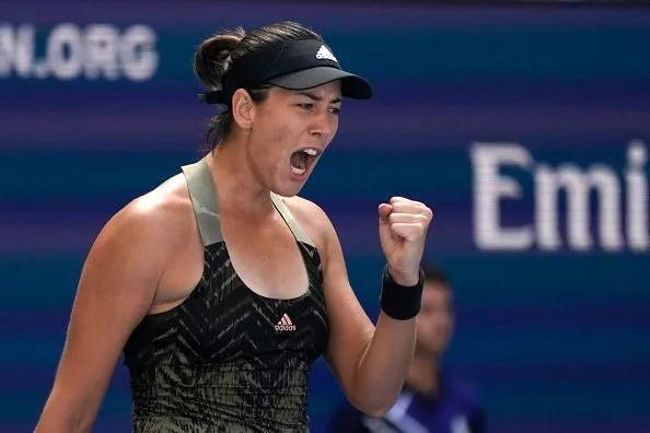 包含穆古鲁扎爆冷击败曼联，出色防守引爆全场！的词条